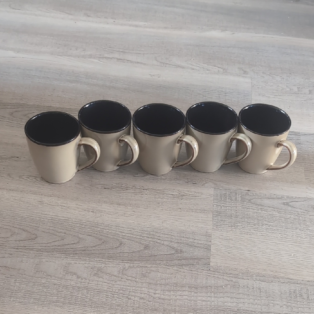 Pfaltzgraff Cream and Black Mug Set